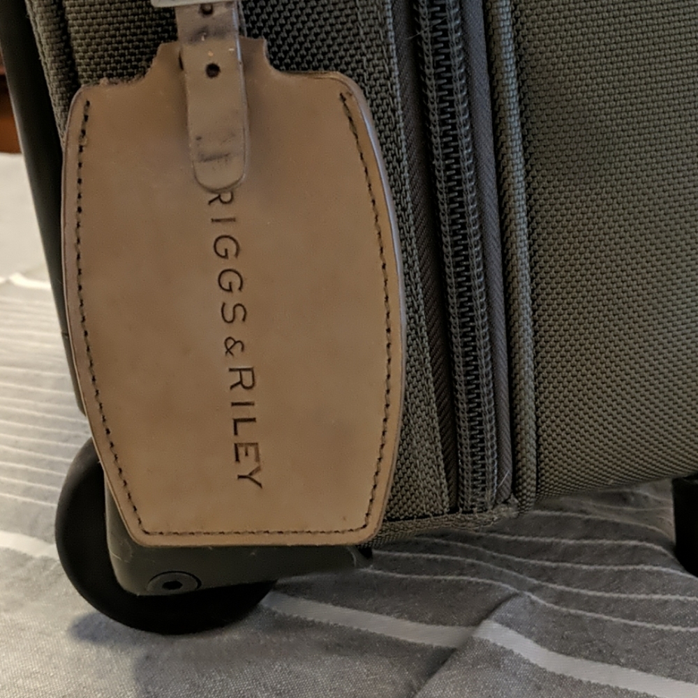 Companion Tote on Wheels